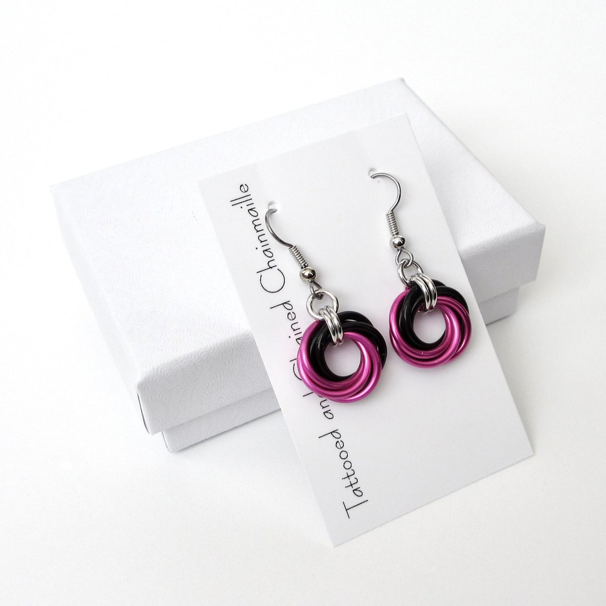 Love knot chainmaille earrings, hot pink and black small circle jewelry
