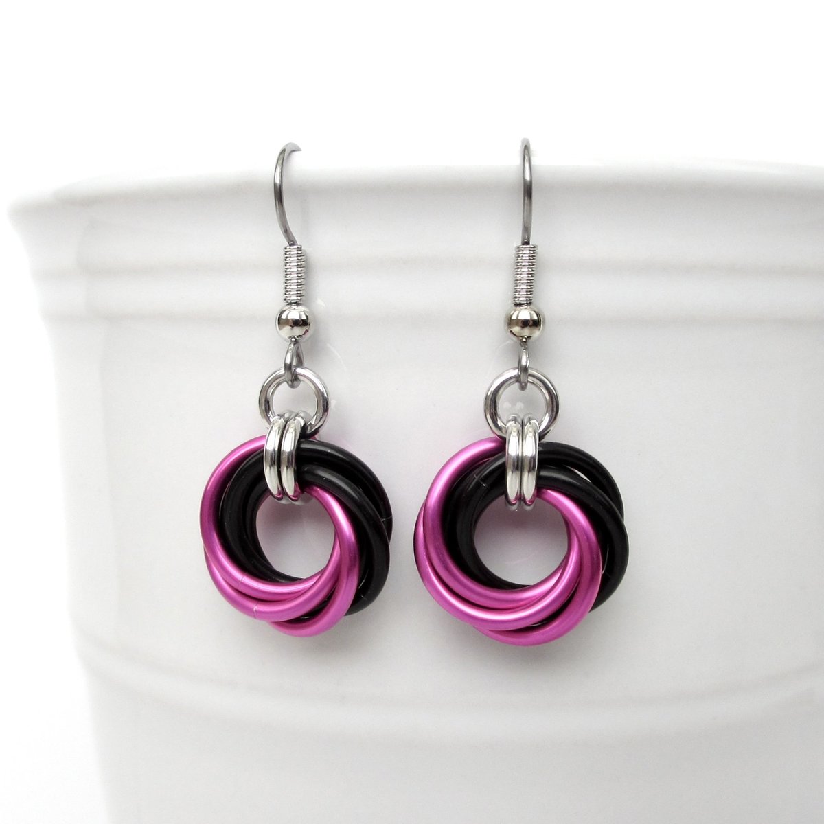 Love knot chainmaille earrings, hot pink and black small circle jewelry