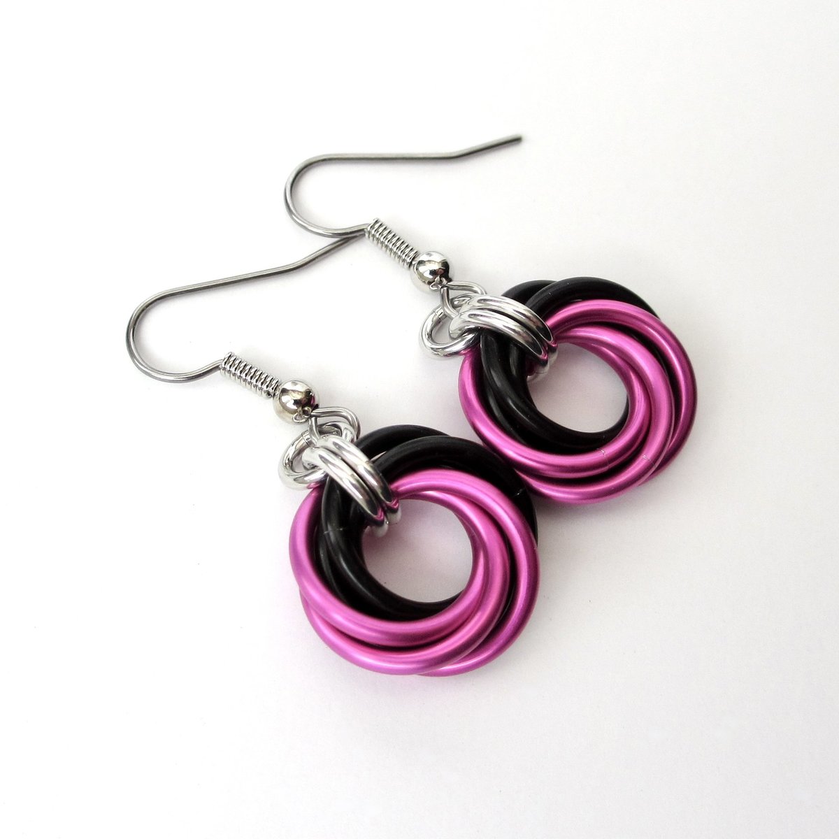 Love knot chainmaille earrings, hot pink and black small circle jewelry