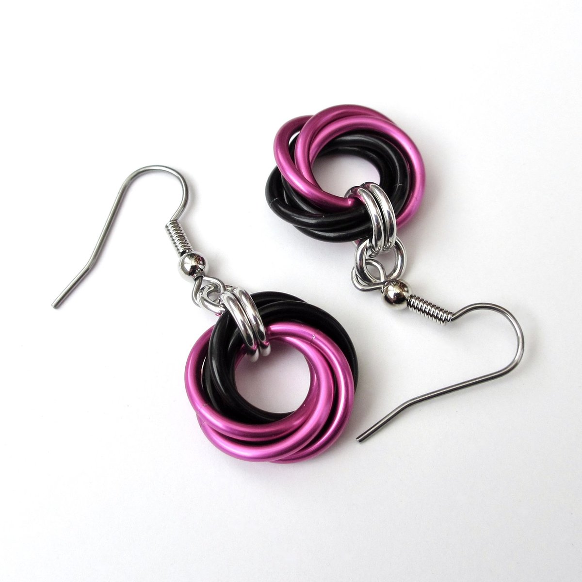 Love knot chainmaille earrings, hot pink and black small circle jewelry