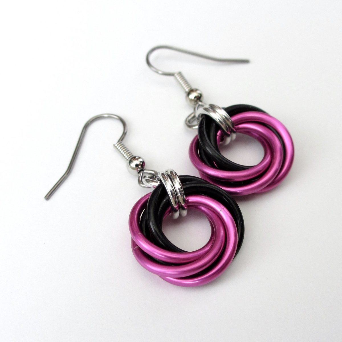 Love knot chainmaille earrings, hot pink and black small circle jewelry